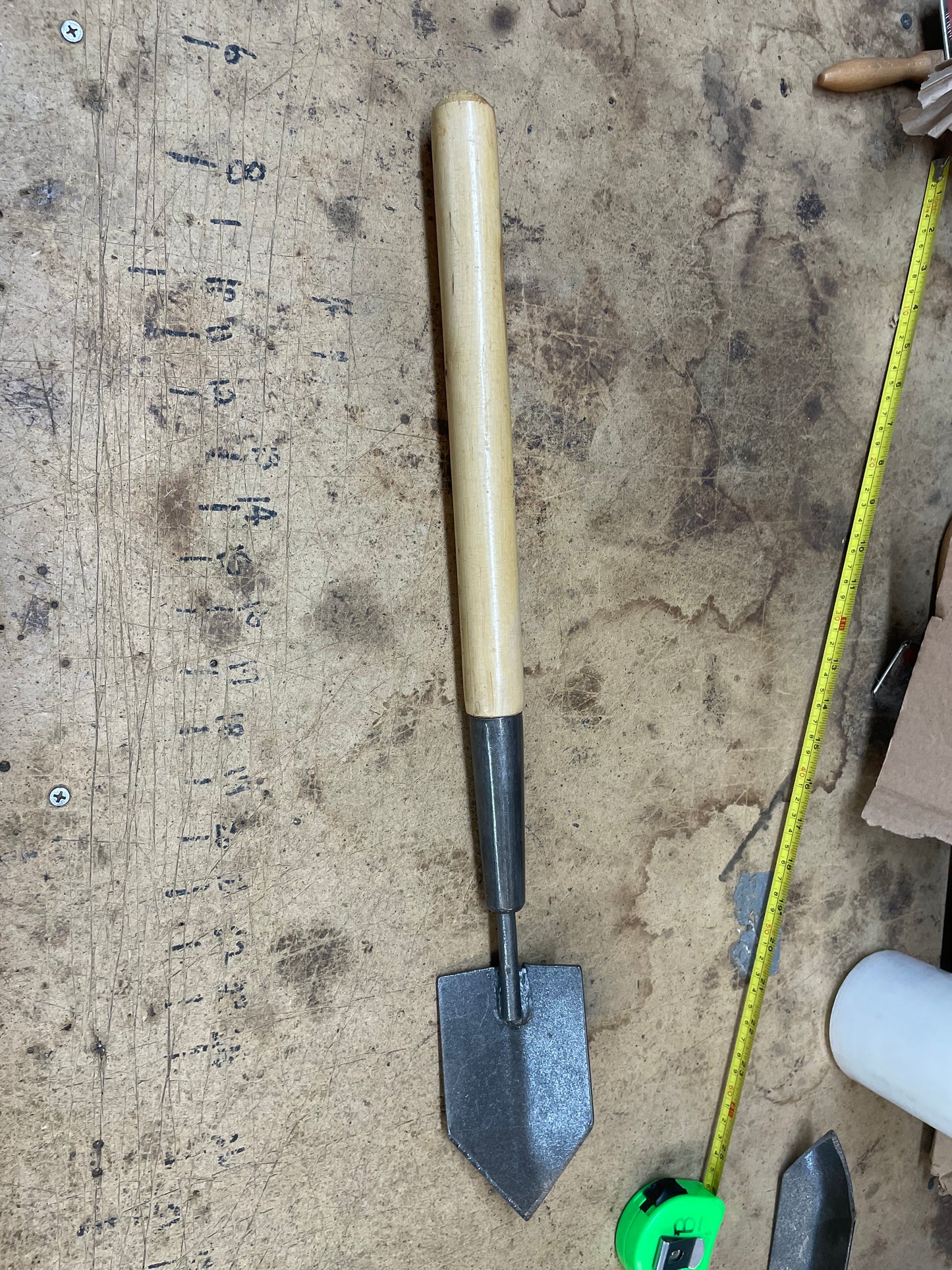 Trapping Trowel Wide Blade B-Grade TROWWIDE