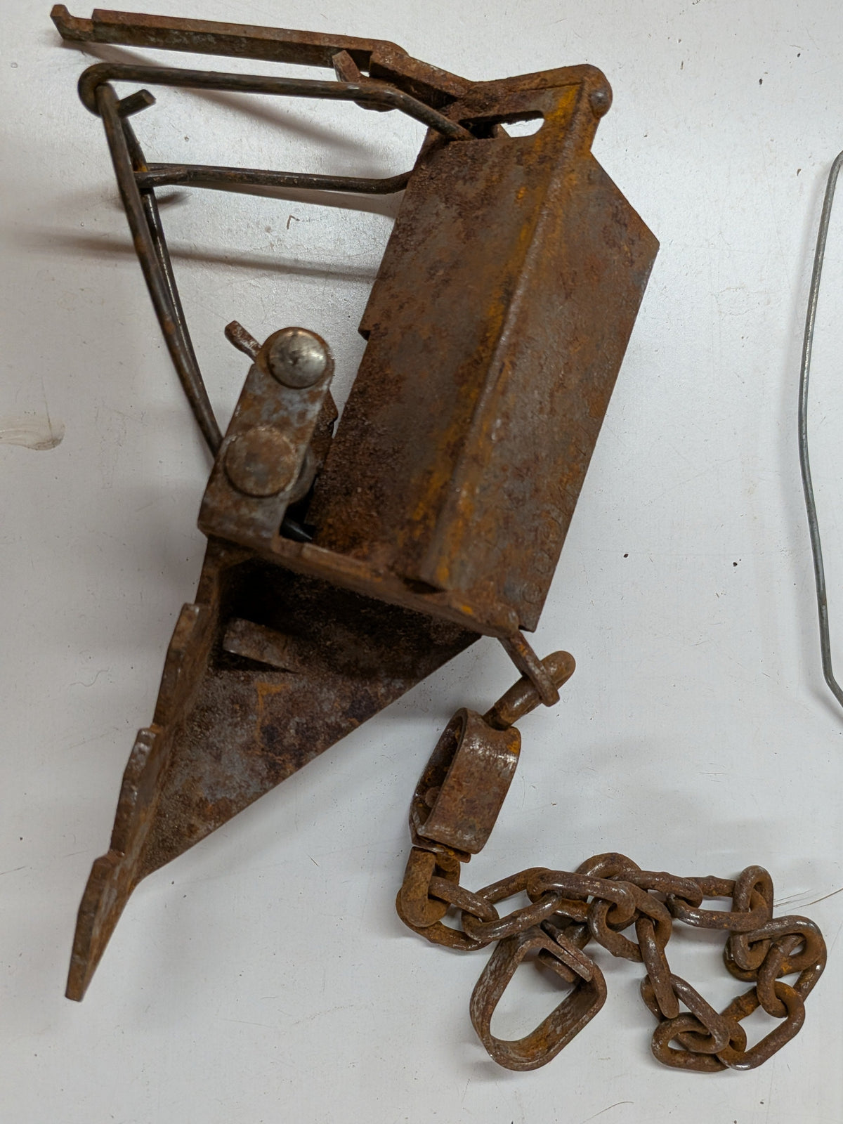 Coon Dagger raccoon trap push-pull trigger (dagger)